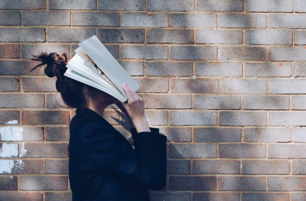 Una studentessa con un MBTI tendente alla procrastinazione