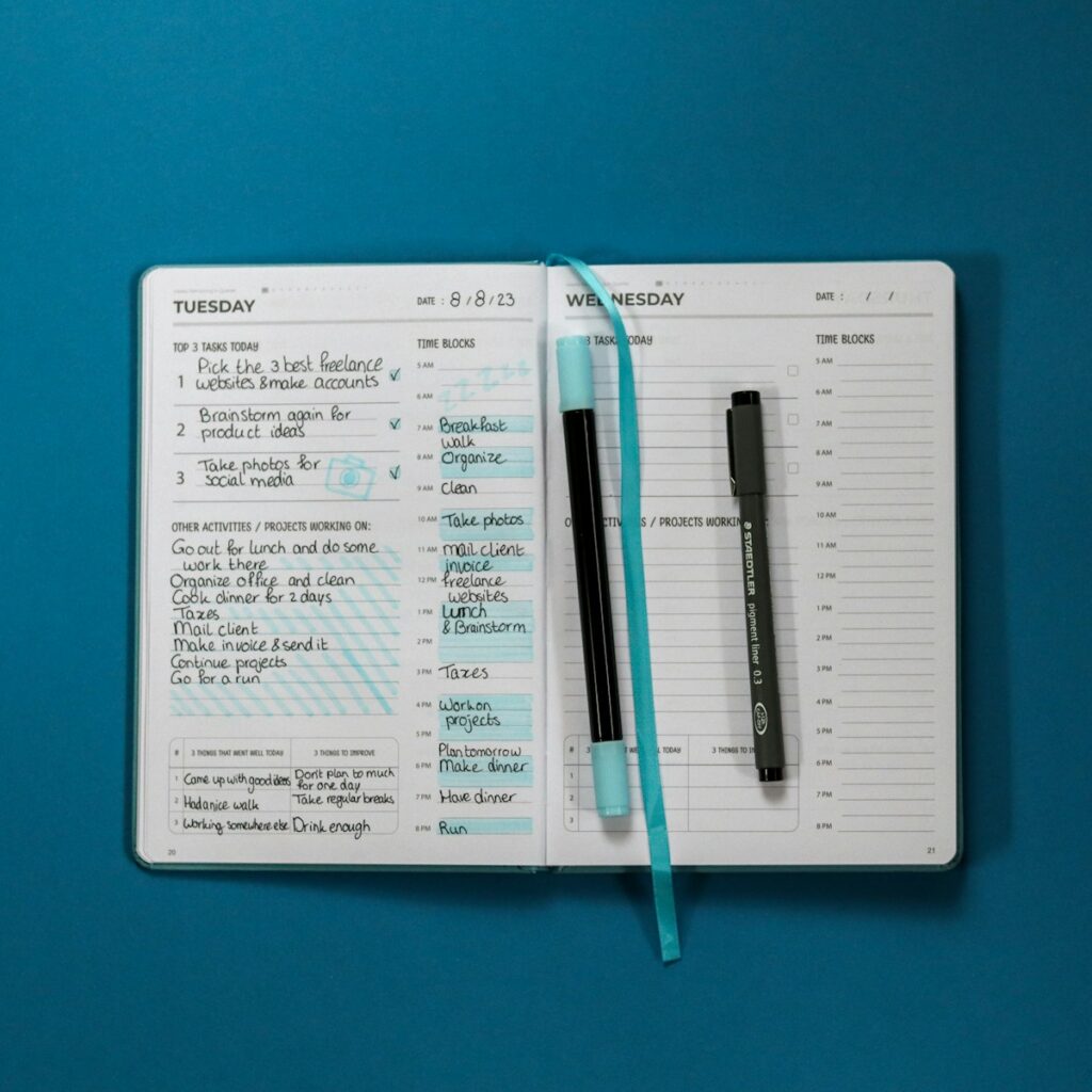 Guida completa alla creazione di maratone di studio efficaci per superare gli esami di riparazione 1 a notepad with a pen on top of it