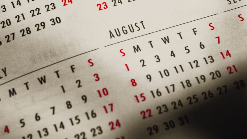 Guida completa alla creazione di maratone di studio efficaci per superare gli esami di riparazione 3 a close up of a calendar on a table