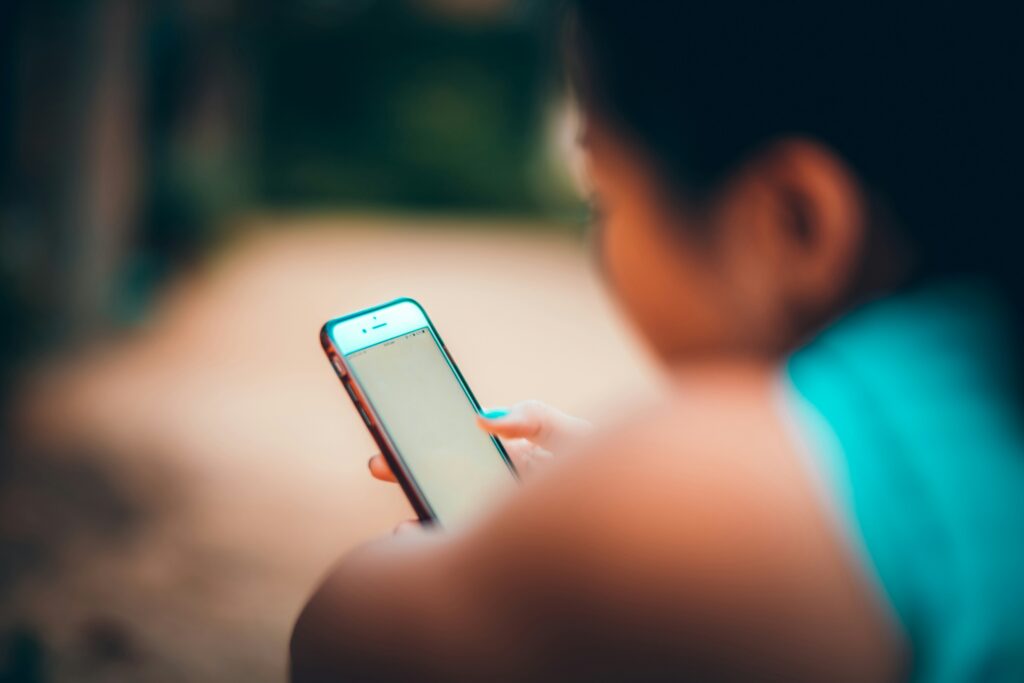Passatempi in vacanza: alternative allo scrolling per ogni età